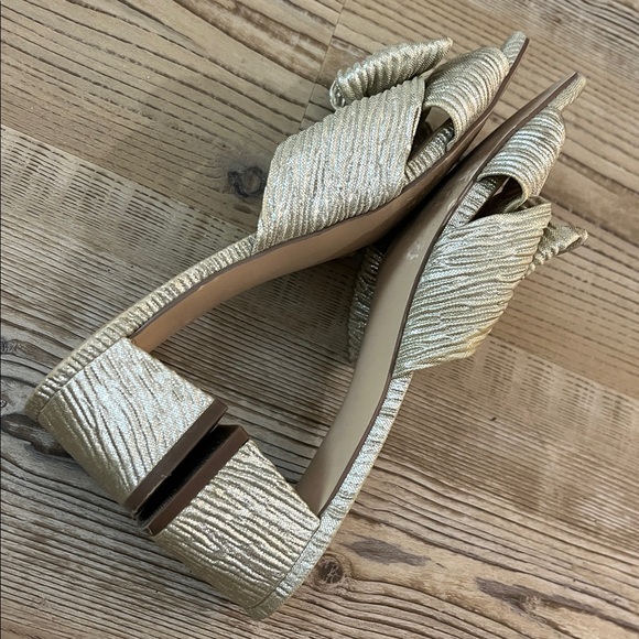 Kensie Metallic Gold Bow Sandles - Picture 6 of 9